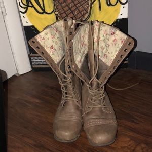 Combat boots